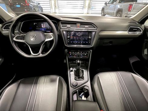 Used 2024 Volkswagen Tiguan SE image 36