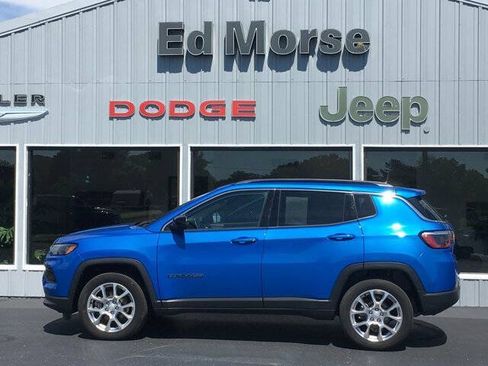 Used 2023 Jeep Compass Latitude AWD/4WD image 6