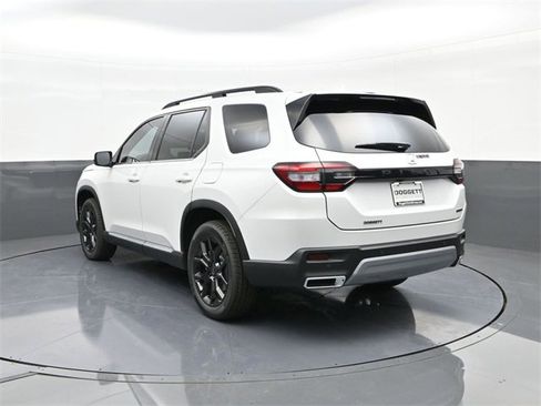 New 2025 Honda Pilot Touring image 8