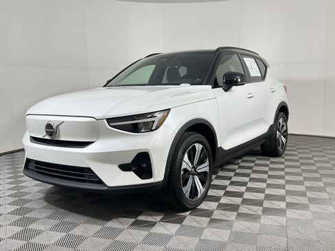 Used 2023 Volvo XC40 Recharge Plus image 6