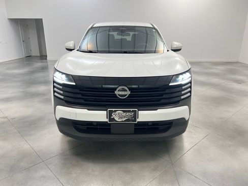 Used 2025 Nissan Kicks SV AWD/4WD image 3