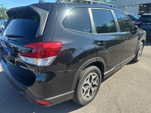 Used 2022 Subaru Forester Premium AWD/4WD image 11