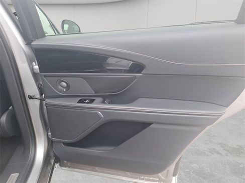 Used 2024 Lincoln Nautilus Reserve w/ Equipment Group 202A image 11