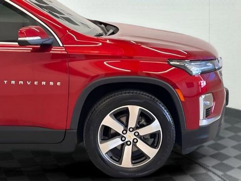 Used 2023 Chevrolet Traverse LT w/ LT Premium Package AWD/4WD image 5