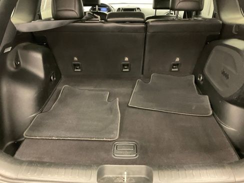Used 2019 Jeep Cherokee Limited AWD/4WD image 10