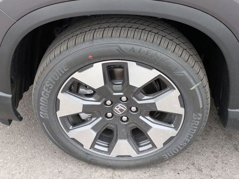 New 2026 Honda Pilot Touring image 9