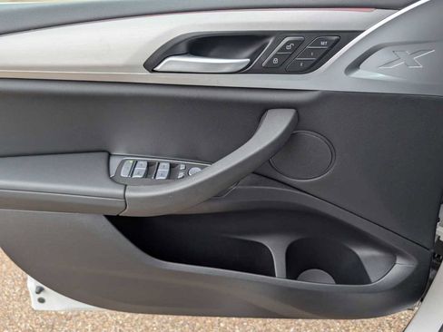 Used 2025 BMW X4 xDrive30i w/ Premium Package image 21