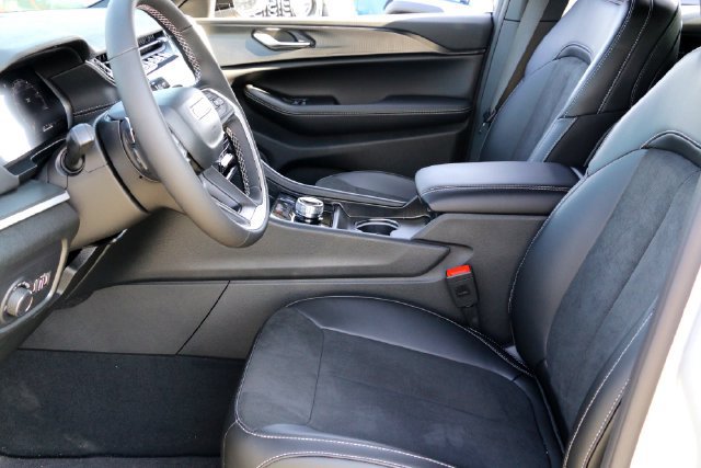New 2025 Jeep Grand Cherokee Altitude RWD image 9