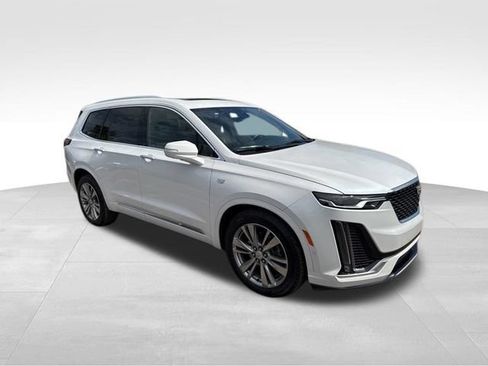 Used 2024 Cadillac XT6 Premium Luxury w/ Technology Package FWD image 3