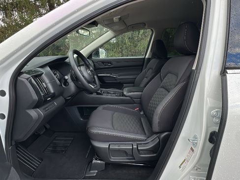 Certified 2024 Nissan Pathfinder S image 11