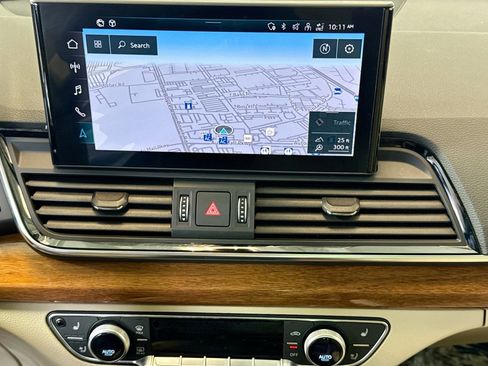 Used 2022 Audi Q5 e Premium Plus w/ Premium Plus Package image 13