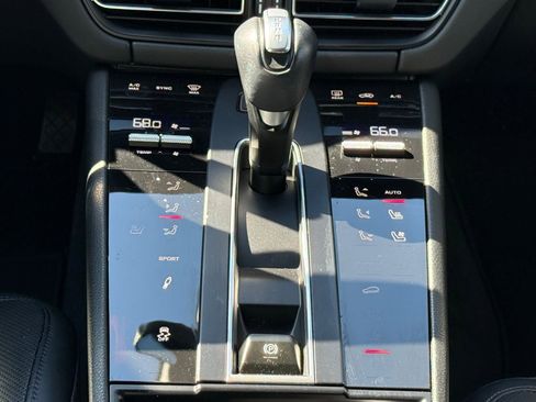 Used 2024 Porsche Macan Base image 25