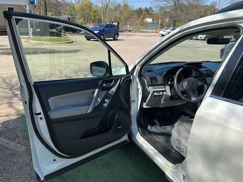 Used 2015 Subaru Forester 2.5i Limited image 16