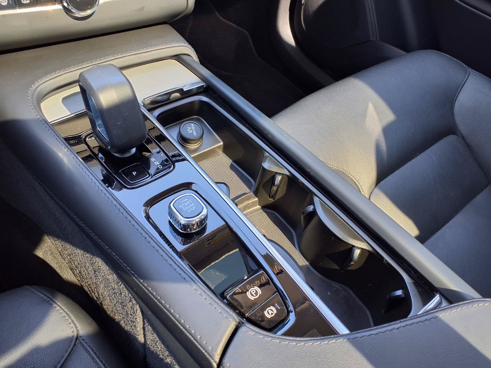 Certified 2024 Volvo XC90 B5 Core AWD/4WD image 26
