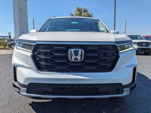 New 2025 Honda Pilot Touring image 9