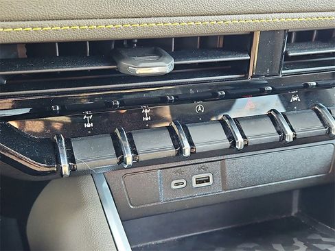 Certified 2024 Chevrolet Colorado ZR2 w/ Technology Package image 17