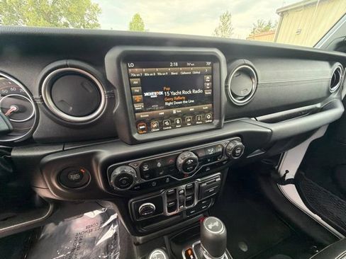 Used 2023 Jeep Wrangler Unlimited Sahara w/ Cold Weather Group AWD/4WD image 19