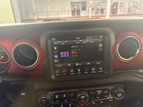 Used 2020 Jeep Wrangler Rubicon w/ Steel Bumper Group image 18