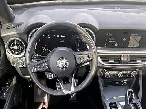 Used 2024 Alfa Romeo Stelvio Veloce image 5