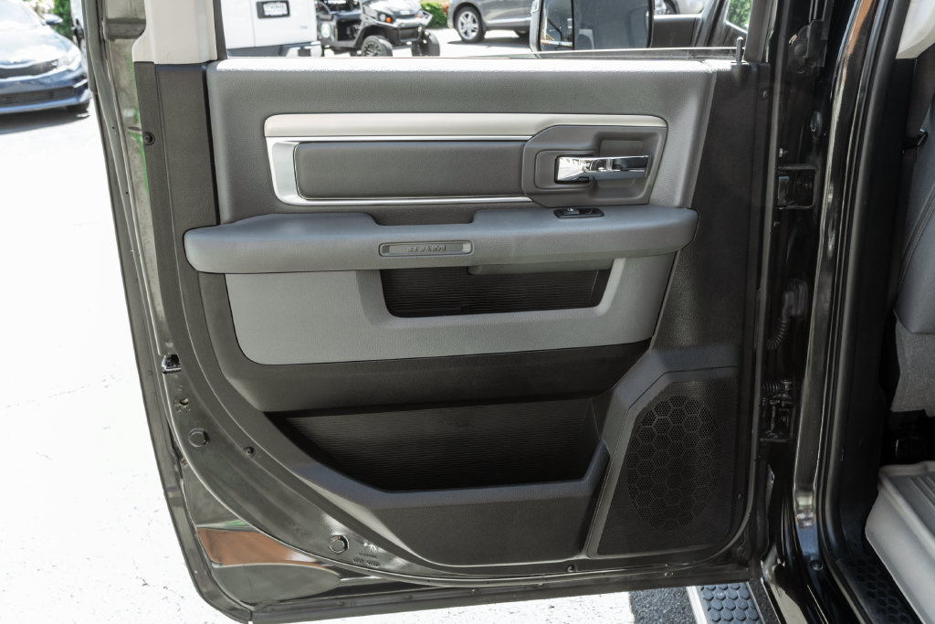 Used 2016 RAM 1500 Classic SLT w/ SLT Plus D←cor Group AWD/4WD image 27