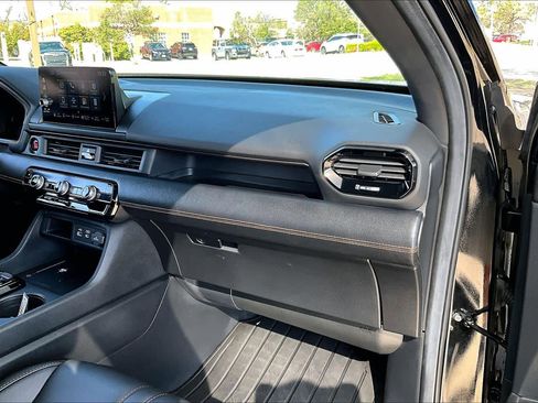 Used 2025 Honda Pilot TrailSport image 19