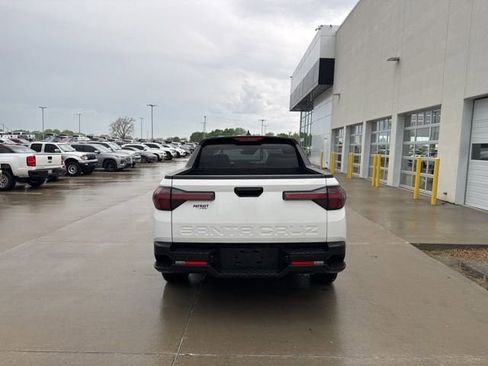 Used 2025 Hyundai Santa Cruz SE FWD image 4