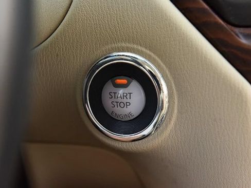 Used 2018 Nissan Pathfinder Platinum FWD image 22