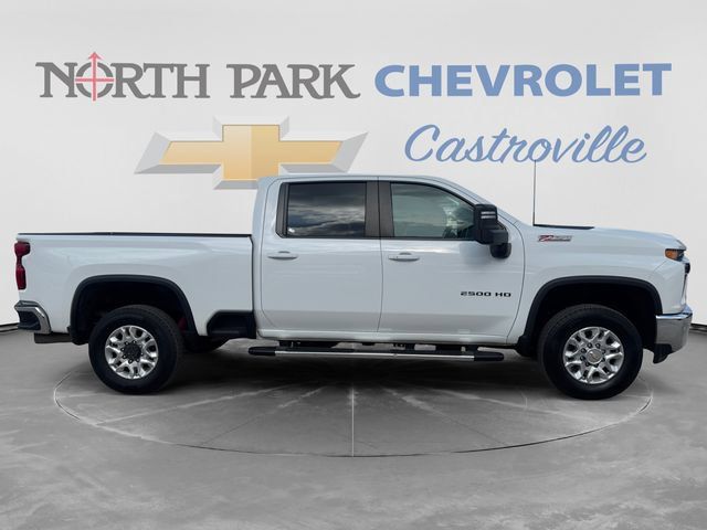 Used 2022 Chevrolet Silverado 2500 LT w/ Convenience Package AWD/4WD image 2