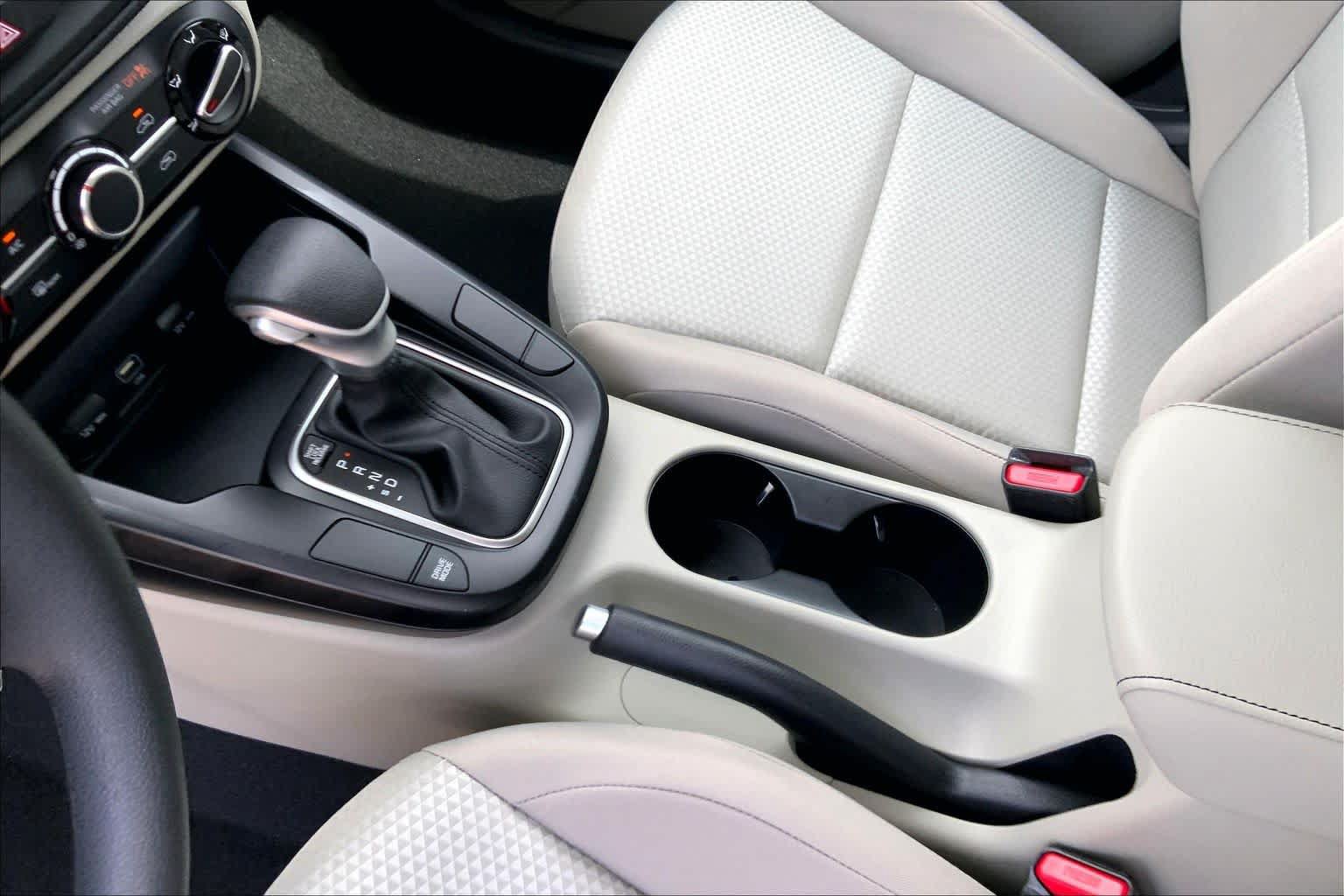 Used 2025 Kia Soul LX w/ LX Technology Package FWD image 16