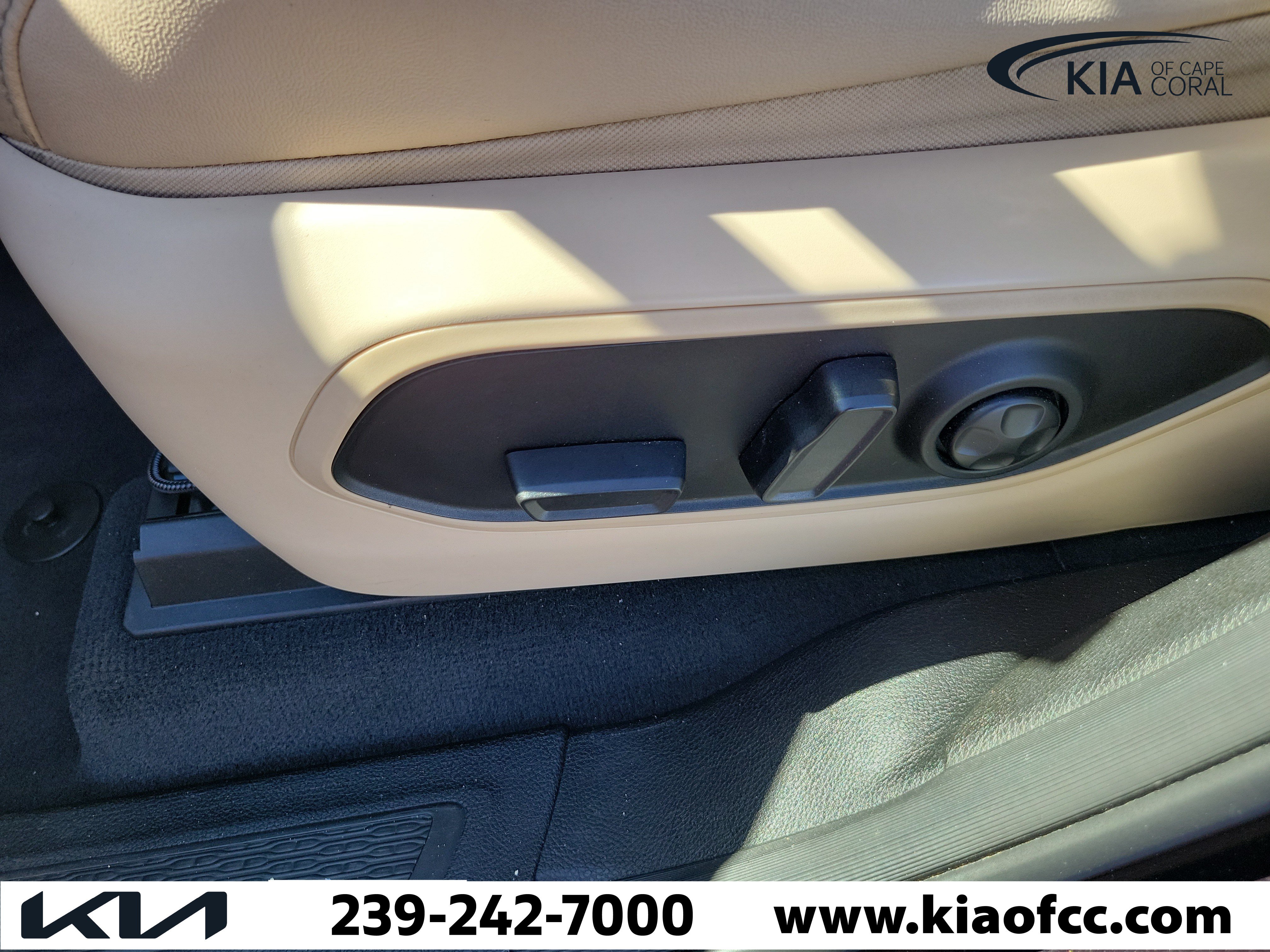 Used 2023 Jeep Grand Cherokee L Limited w/ Luxury Tech Group II AWD/4WD image 25