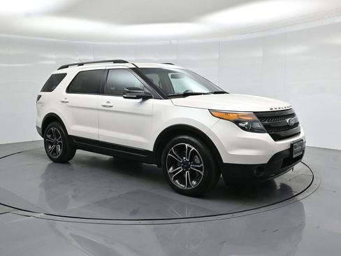 Used 2015 Ford Explorer Sport w/ Equipment Group 401A AWD/4WD image 21