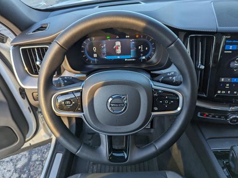 Used 2022 Volvo XC60 B5 R-Design w/ Advanced Package image 15