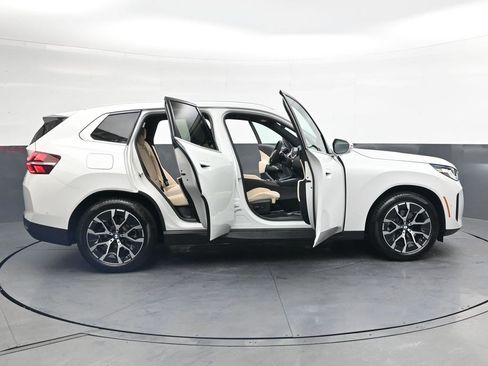 Used 2025 BMW X3 xDrive30i w/ M Sport Package AWD/4WD image 33
