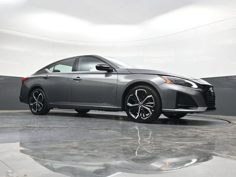 Used 2025 Nissan Altima 2.5 SR FWD image 26