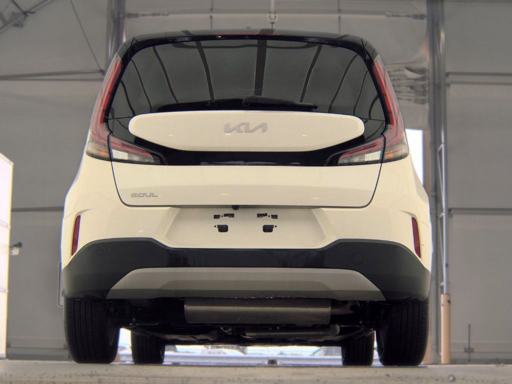 Certified 2025 Kia Soul LX w/ LX Technology Package FWD image 7