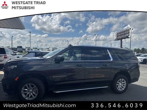 Used 2023 Chevrolet Suburban LT RWD image 3