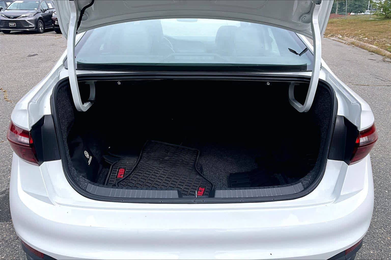 Used 2024 Volkswagen Jetta GLI Autobahn FWD image 30