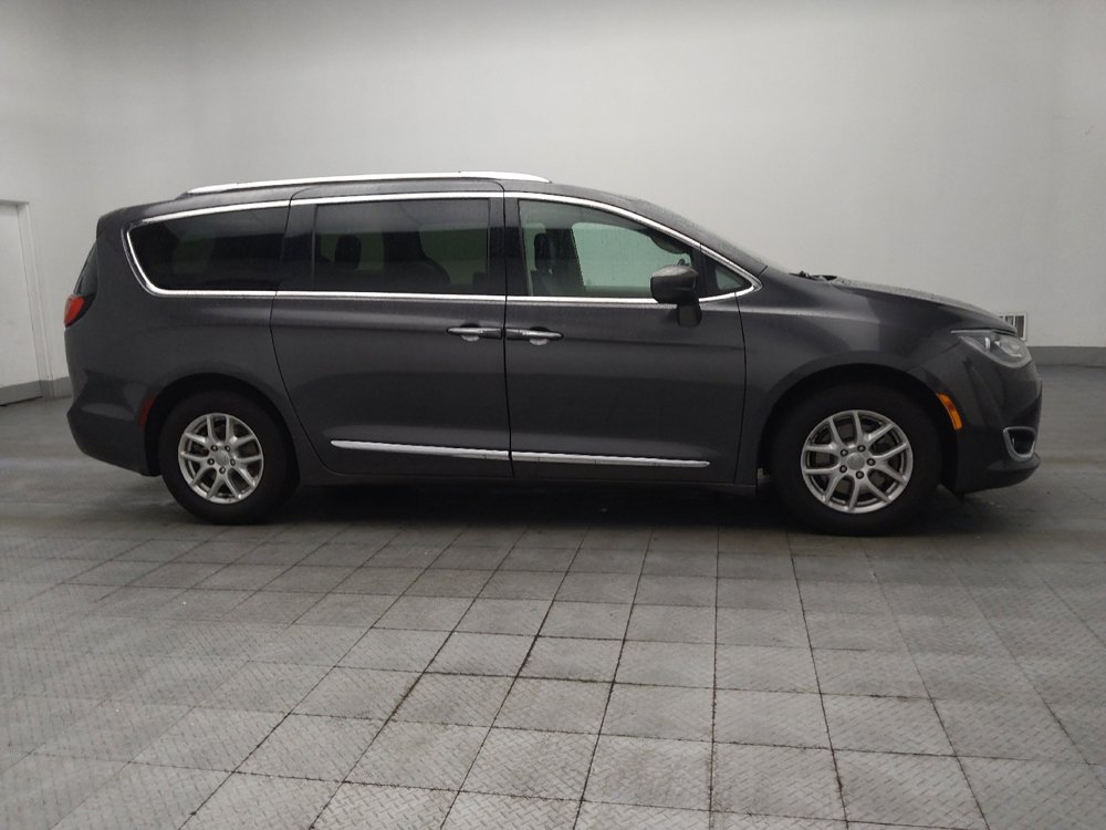 Used 2020 Chrysler Pacifica Touring-L FWD image 11