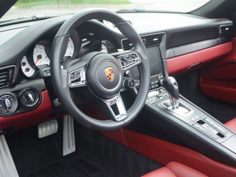 Used 2019 Porsche 911 AWD/4WD image 16
