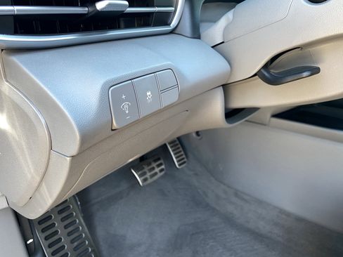 Certified 2025 Hyundai Elantra Sport image 19