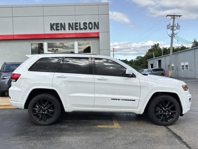 Used 2019 Jeep Grand Cherokee Altitude AWD/4WD image 12