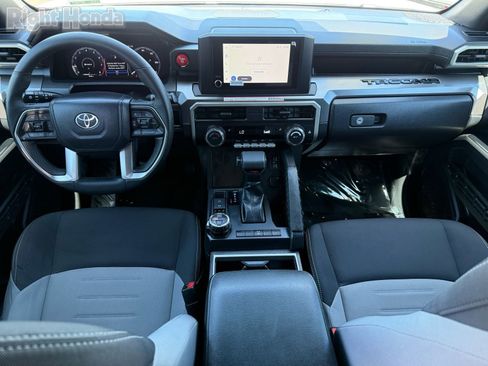 Used 2025 Toyota Tacoma TRD Off-Road image 28