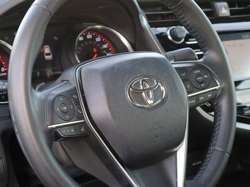 Used 2018 Toyota Camry XSE image 17