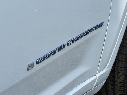 New 2024 Jeep Grand Cherokee Overland w/ Luxury Tech Group IV image 26