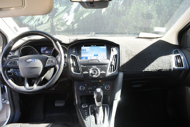 Used 2017 Ford Focus Titanium w/ Titanium Technology Package FWD image 18