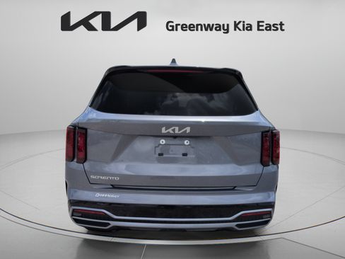 Certified 2023 Kia Sorento S FWD image 7