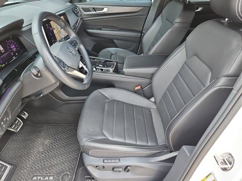Used 2024 Volkswagen Atlas Cross Sport SEL R-Line AWD/4WD image 13