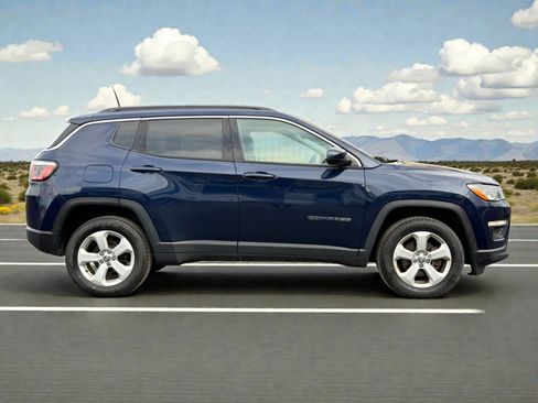 Used 2018 Jeep Compass Latitude w/ Cold Weather Group image 5