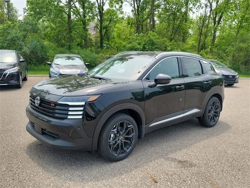 New 2025 Nissan Kicks SR w/ SR Premium Package image 2