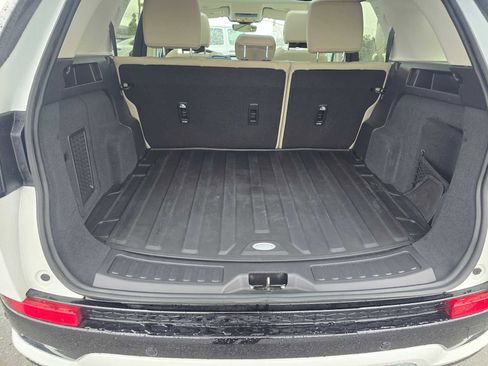 Used 2025 Land Rover Discovery Sport S image 18